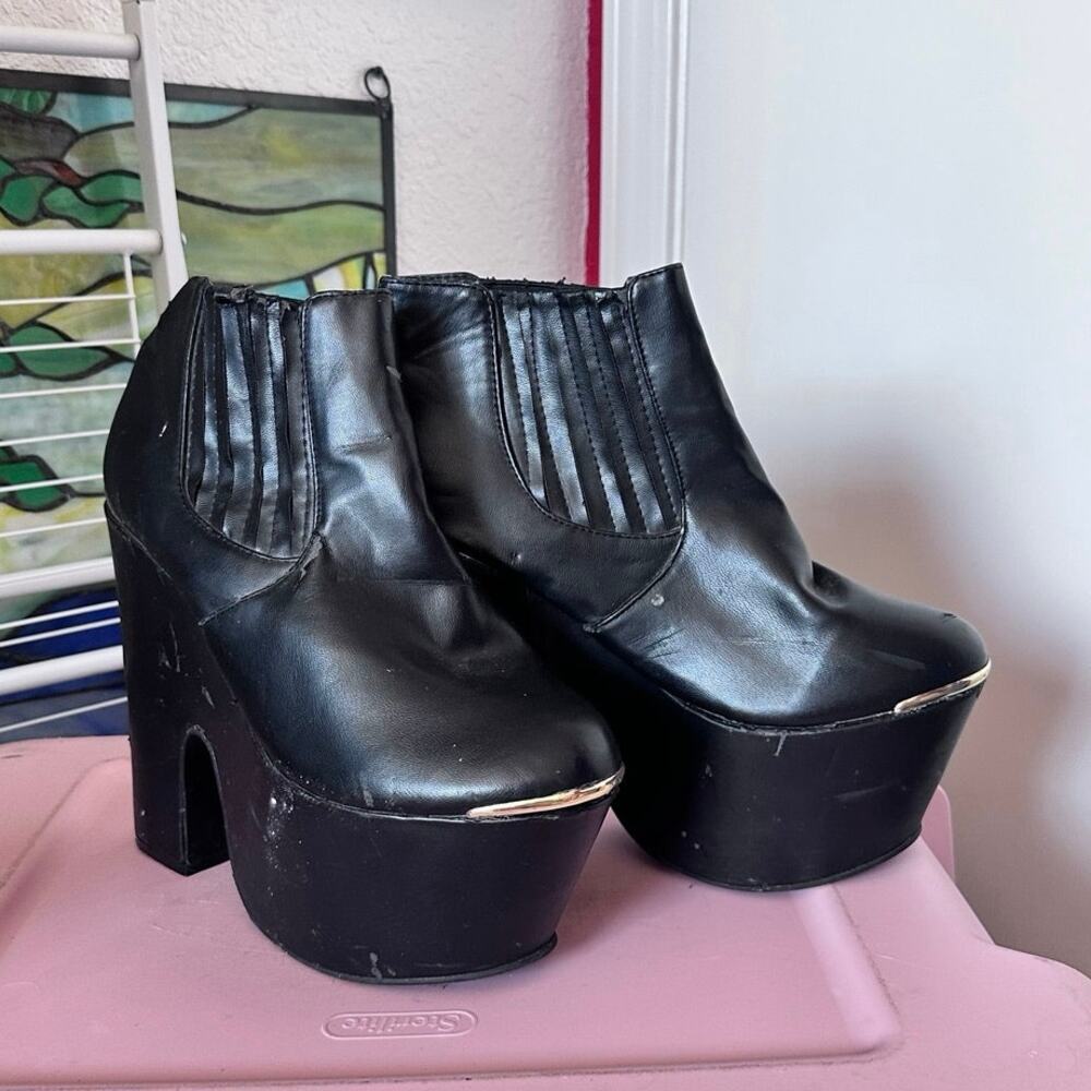 Truffle platform ankle boots, odd shape in fair condition